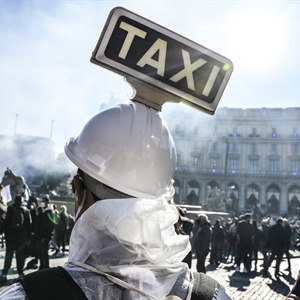 Taxi-Ncc Alleanza Cooperative, no al fermo nazionale, sì a il confronto con governo