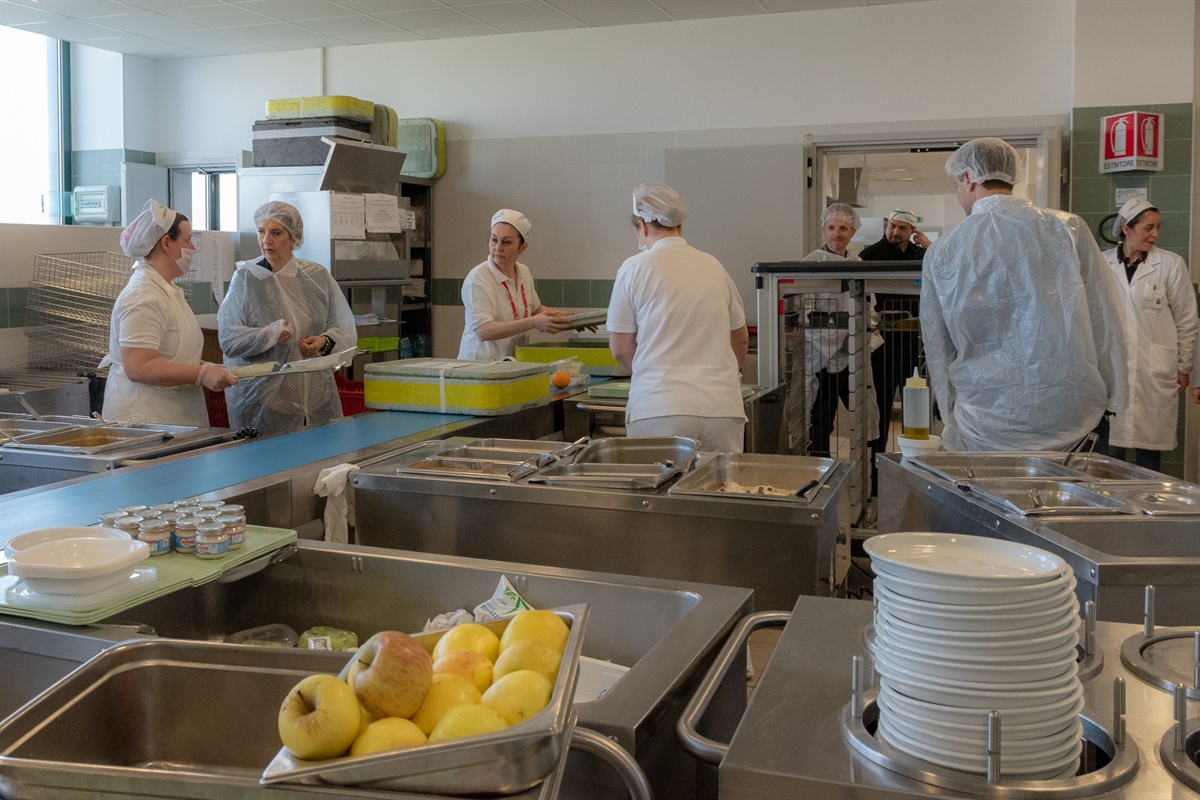 Mense: Confcoop Lavoro, il piatto piange, may day della ristorazione collettiva,  a rischio 60.000 occupati e 700 milioni di pasti