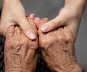Anziani, nel 2050 1 italiano su 10 non sarà autosufficiente