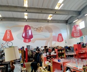 Lucca, l’emporio che vende mobili e vestiti a prezzi calmierati per le famiglie in difficoltà