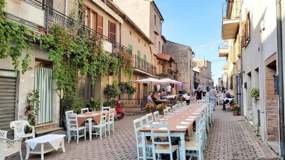 Toscana:  “l’osteria di comunità” che ha fatto rinascere San Giovanni delle Contee