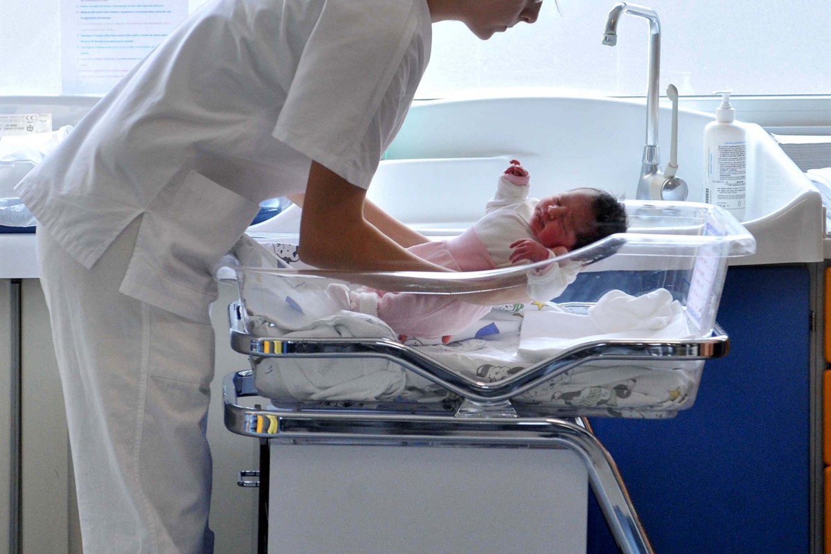 Salute, in 10 anni persi 37 reparti pediatrici e 1000 pediatri. Confcooperative Sanità: "Servono modelli integrati per cure eque"