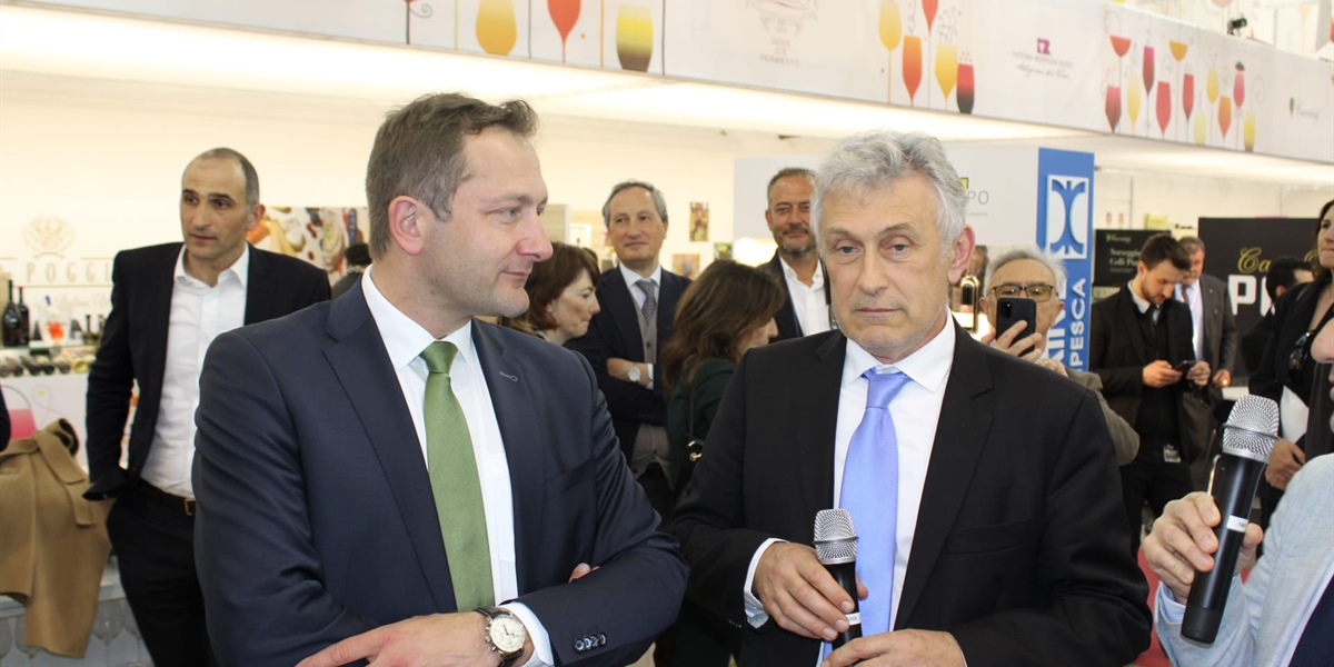 Vinitaly: Drei, dazi e costi servizi minacciano competitività nostre cantine