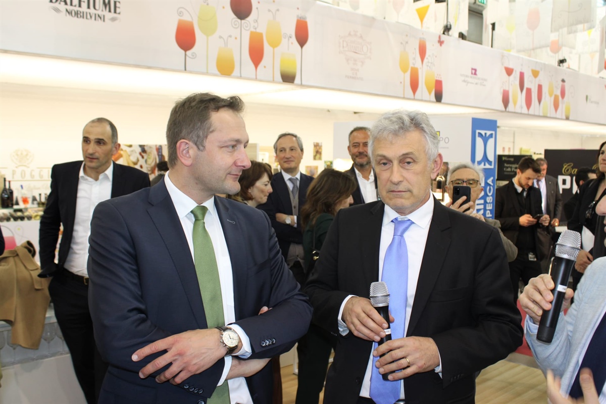 Vinitaly: Drei, dazi e costi servizi minacciano competitività nostre cantine