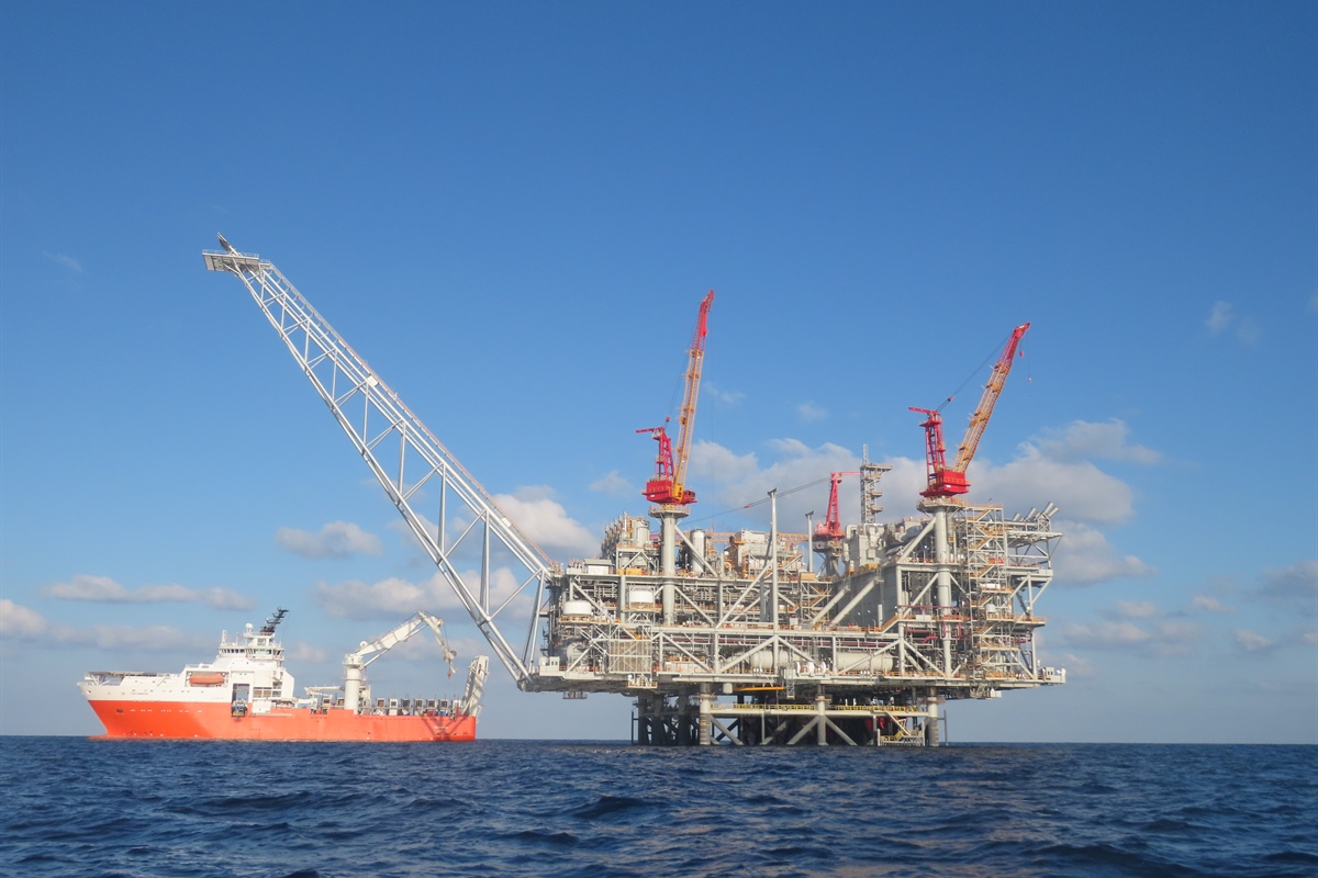 Economia globale, tensioni geopolitiche spingono energia e incertezza