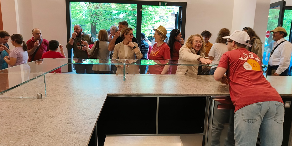 Vent1: "Famolo strano", la gelateria-pizzeria  gestita da ragazzi con sindrome di Down