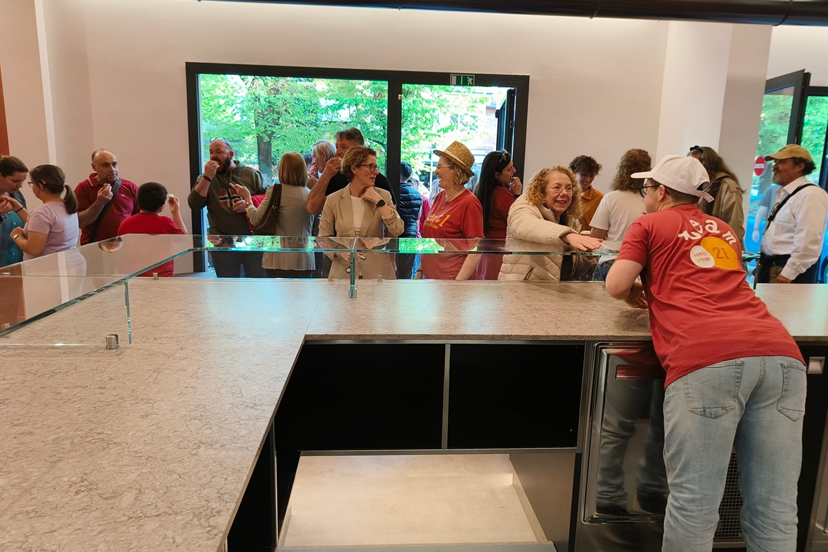 Vent1: "Famolo strano", la gelateria-pizzeria  gestita da ragazzi con sindrome di Down