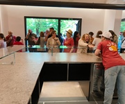 Vent1: "Famolo strano", la gelateria-pizzeria  gestita da ragazzi con sindrome di Down