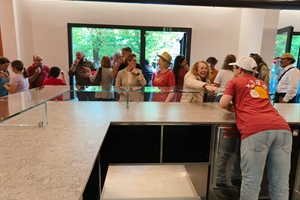 Vent1: "Famolo strano", la gelateria-pizzeria  gestita da ragazzi con sindrome di Down