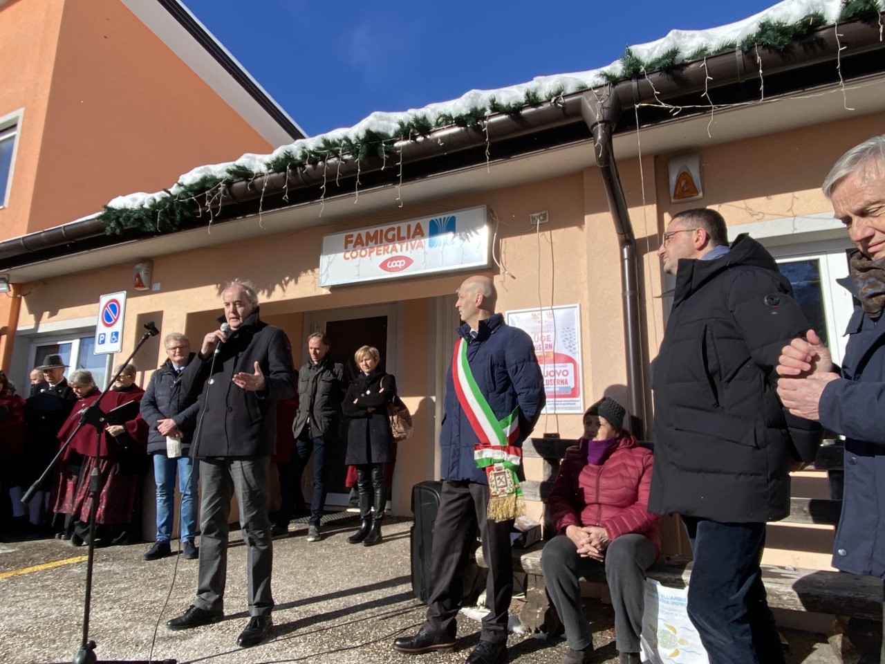 A Luserna il benvenuto al punto vendita della Famiglia Cooperativa Vattaro e Altipiani